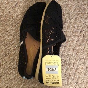 TOMS Women’s Classic Lace Flats - slip on, black